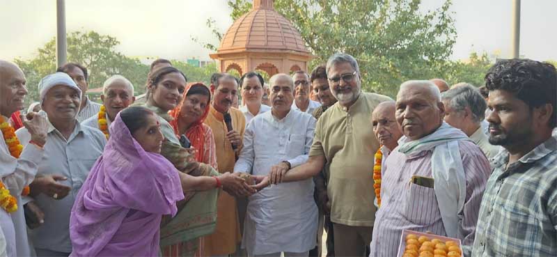 विधायक मूलचंद ने सेक्टर-2 को लगभग 37 लाख की दी सौगात विधायक मूलचंद ने सेक्टर-2 को लगभग 37 लाख की दी सौगात