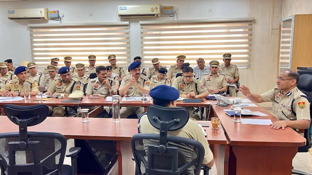 पुलिस कमिश्नर ने अपराध नियंत्रण को लेकर खींची सख्ती की लकीर The police commissioner took a tough stand on crime control