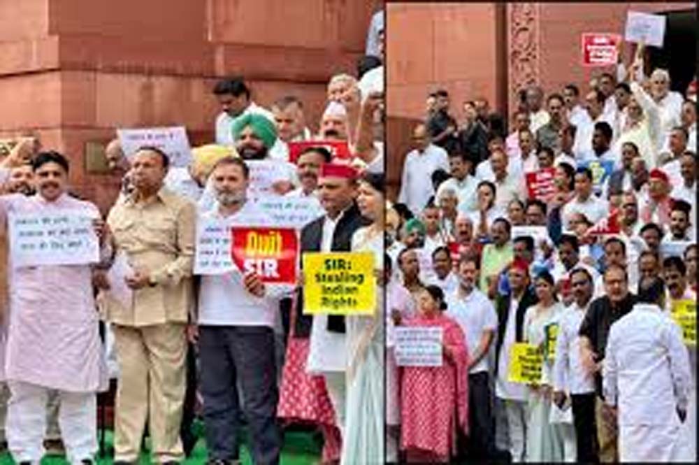 संसद मानसून सत्र का दूसरा दिन:बिहार वोटर लिस्ट मुद्दे पर विपक्षी सांसदों का संसद में प्रदर्शन Second day of Parliament Monsoon Session: Opposition MPs protest in Parliament on Bihar voter list issue