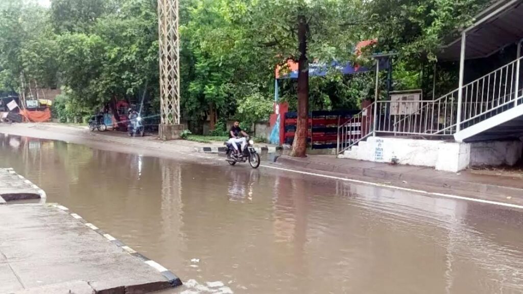 After the rain, the city areas including the highway were flooded