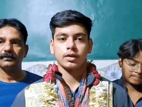 बल्लभगढ़ निवासी 17 वर्षीय ऋषभ ने पावर-लिफ्टिंग में जीते दो मेडल 17-year-old Rishabh, resident of Ballabhgarh, won two medals in power-lifting