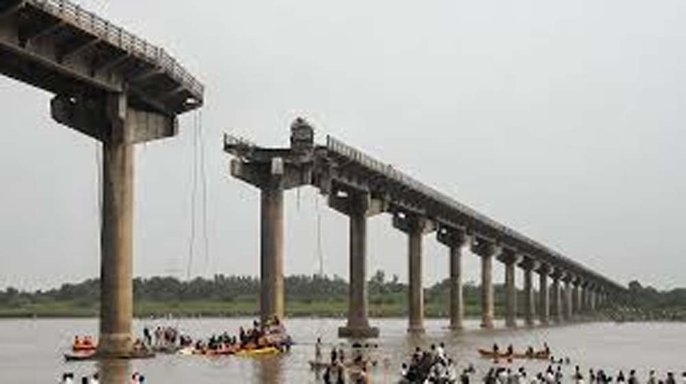 गुजरात महिसागर पुल हादसा- मरने वालों की संख्या 19 हुई Gujarat Mahisagar bridge accident - death toll rises to 19