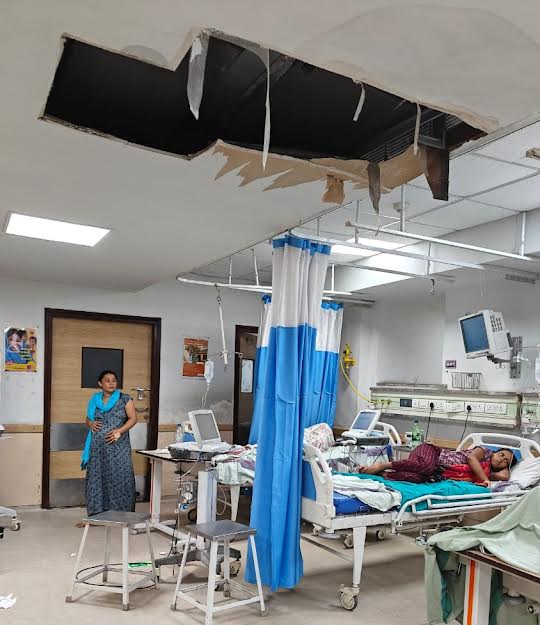 लेबर वार्ड में ‘प्रसूति दर्द’ से बड़ा है ‘टूटी छत’ का डर In the labour ward, the fear of a 'broken roof' is greater than the 'pain of labour'