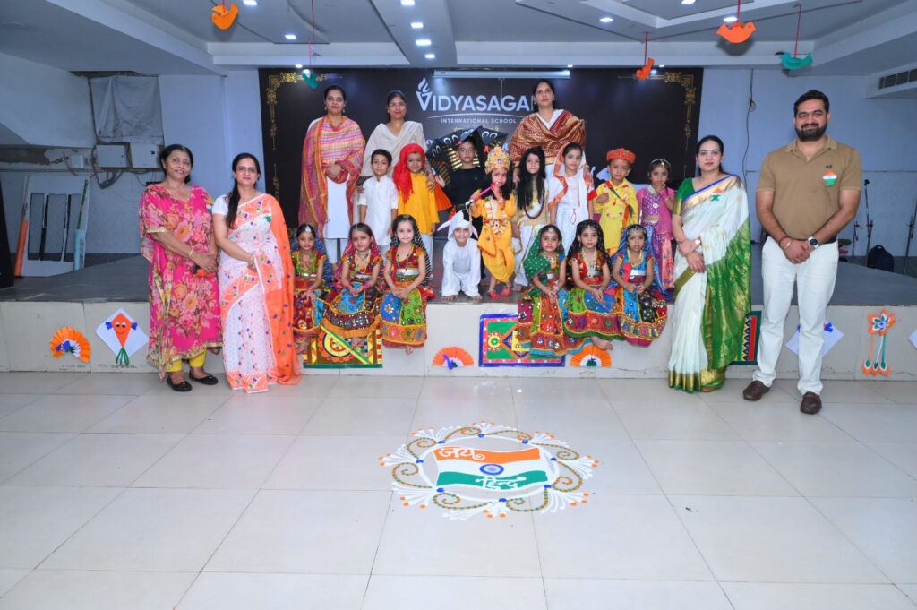 विद्यासागर इंटरनेशनल स्कूल में धूमधाम से मनी जन्माष्टमी, बच्चों ने दी मनमोहक प्रस्तुति Janmashtami was celebrated with great pomp in Vidyasagar International School, children gave a wonderful performance