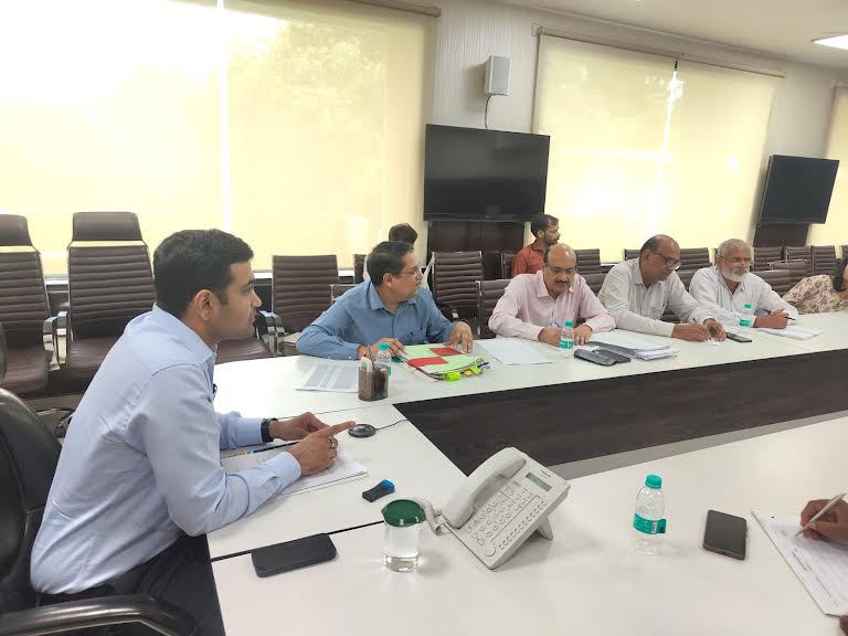 भूजल पुनर्भरण के लिए जल निकाय निर्माण पर डीसी ने एफएमडीए अधिकारियों व सरपंचों के साथ की बैठक DC held a meeting with FMDA officials and Sarpanches on construction of water bodies for groundwater recharge