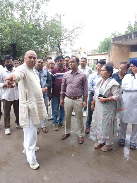 स्वच्छता अभियान को लेकर सक्रिय हुआ नगर निगम, आयुक्त धीरेंद्र खड़गटा ने वार्ड-6 का किया निरीक्षण Municipal Corporation became active regarding cleanliness campaign, Commissioner Dhirendra Khadgata inspected ward-6