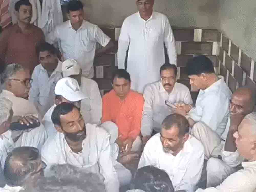 मनीषा की श्रद्धांजलि सभा में कोई नेता-अफसर नहीं पहुंचा No leader or officer attended Manisha's tribute meeting
