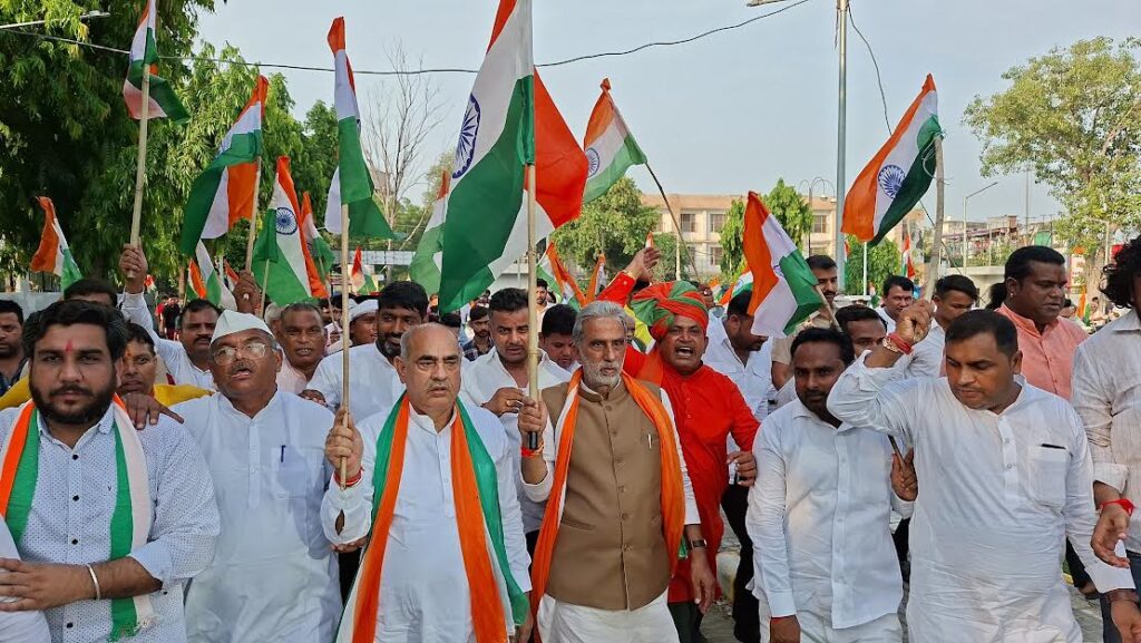 बल्लभगढ़ विधानसभा में तिरंगा यात्रा में बाइक पर सवार केंद्रीय राज्य मंत्री कृष्ण पाल गुर्जर Union Minister of State Krishan Pal Gurjar riding a bike during the Tiranga Yatra in Ballabhgarh Assembly