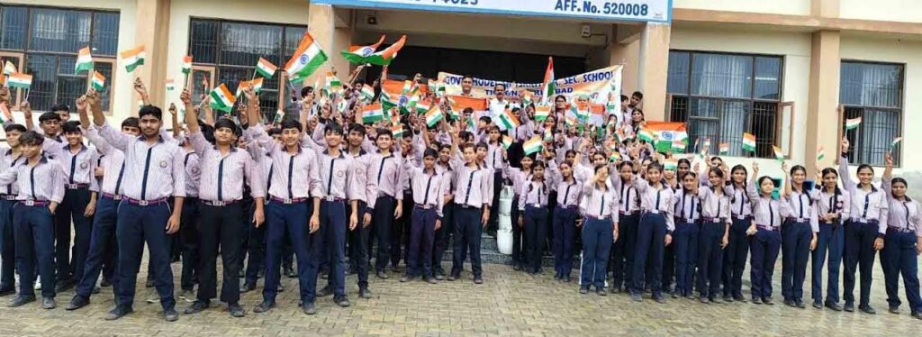 Under the Har Ghar Tiranga Abhiyan, children from various schools took out a Tiranga Yatra in the city