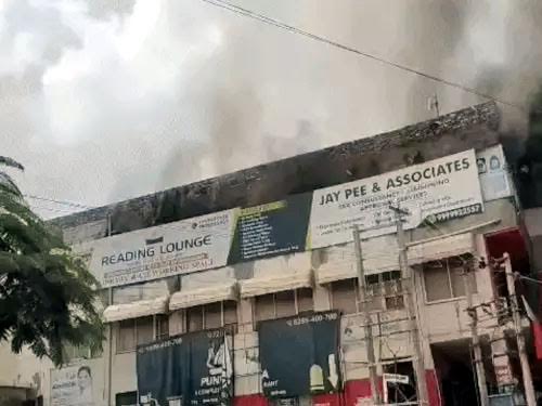 लाइब्रेरी में लगी आग, किताबें और लेपटॉप जले Fire broke out in the library, books and laptops burnt