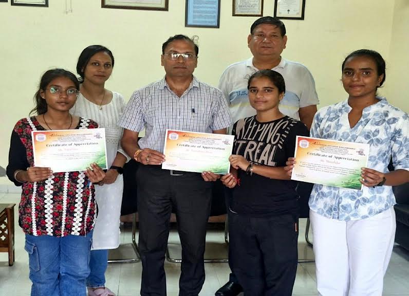 अग्रवाल महाविद्यालय में एंटी रैगिंग सप्ताह के समापन पर पोस्टर मेकिंग व निबंध लेखन प्रतियोगिता का आयोजन Poster making and essay writing competition organized on the conclusion of anti-ragging week at Agrawal College