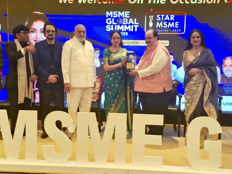 परफेक्ट मेन एचके बत्रा हुए एमएसएमई अवार्ड से सम्मानित Perfect Man HK Batra honored with MSME Award