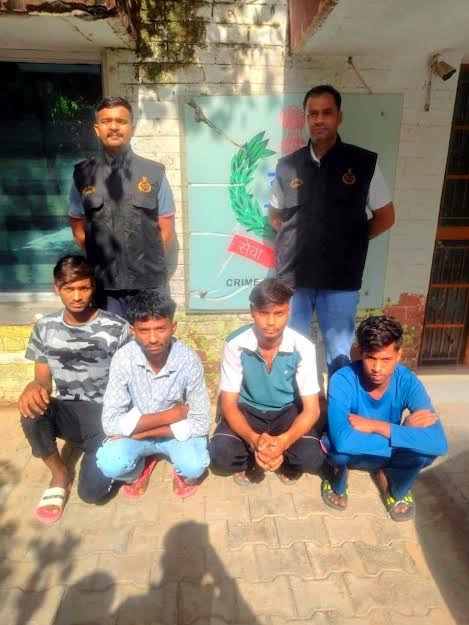 ऑटो में बैठाकर मारपीट व लूट करने के मामले में चार आरोपी गिरफ्तार Four accused arrested in case of assault and robbery in auto