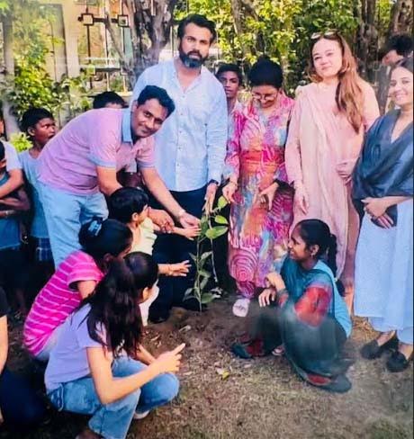 जैसे मां जीवन देती हैं वैसे ही पेड़ जीवन बचाते हैं: मनीष चौधरी Just like a mother gives life, trees save life: Manish Chaudhary