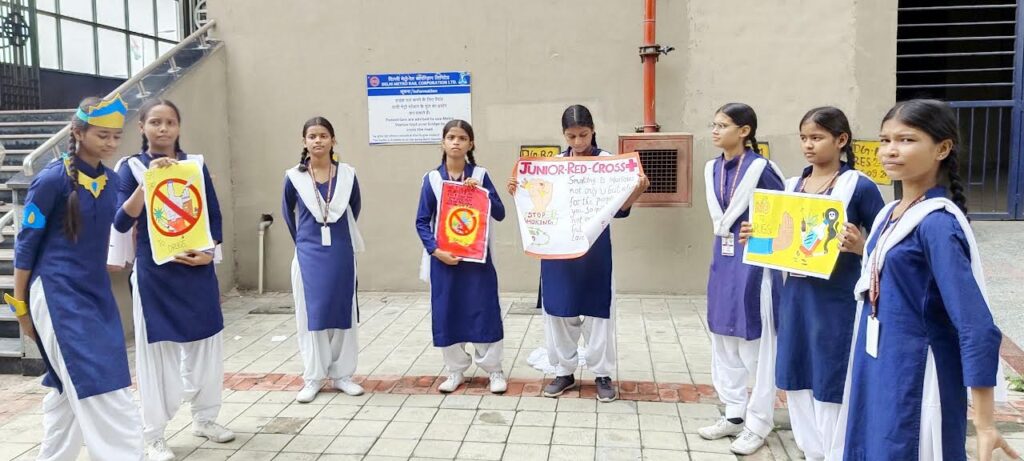 तंबाकू रहित विद्यालय – जेआरसी छात्राओं ने मेट्रो स्टेशन पर नुक्कड़ नाटक Tobacco free school - JRC students performed street play at metro station