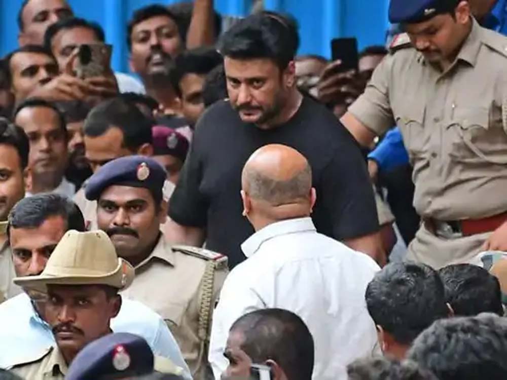 रेणुकास्वामी मर्डर केस- एक्टर दर्शन की जमानत रद्द Renukaswamy murder case- Actor Darshan's bail cancelled