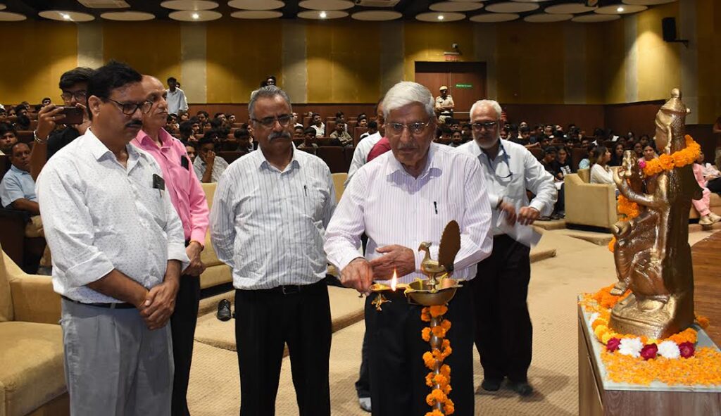जेसी. बोस विश्वविद्यालय में इंजीनियरिंग छात्रों के लिए प्रेरण कार्यक्रम शुरू Induction program for engineering students started at J.C. Bose University