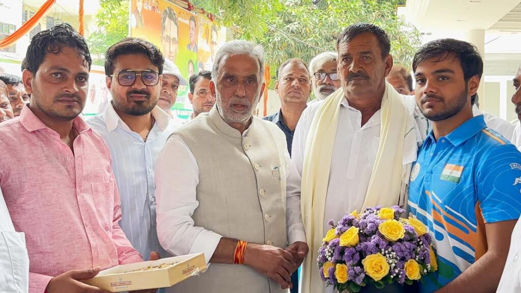 फरीदाबाद में युवा शूटर कपिल बैंसला को केंद्रीय सहकारिता राज्य मंत्री ने किया सम्मानित Young shooter Kapil Bainsala was honored by Union Minister of State for Cooperation in Faridabad