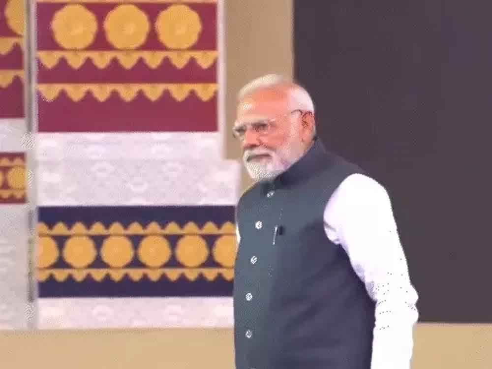मोदी असम में बोले- बांस काटने पर कांग्रेस जेल भेजती Modi said in Assam- Congress sends people to jail for cutting bamboo