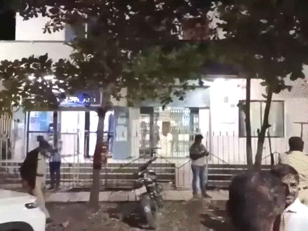 कर्नाटक में SBI से ₹21 करोड़ की डकैती:हथियारबंद लुटेरे सेना जैसी वर्दी में आए थे ₹21 crore SBI robbery in Karnataka: Armed robbers dressed in army-like uniforms
