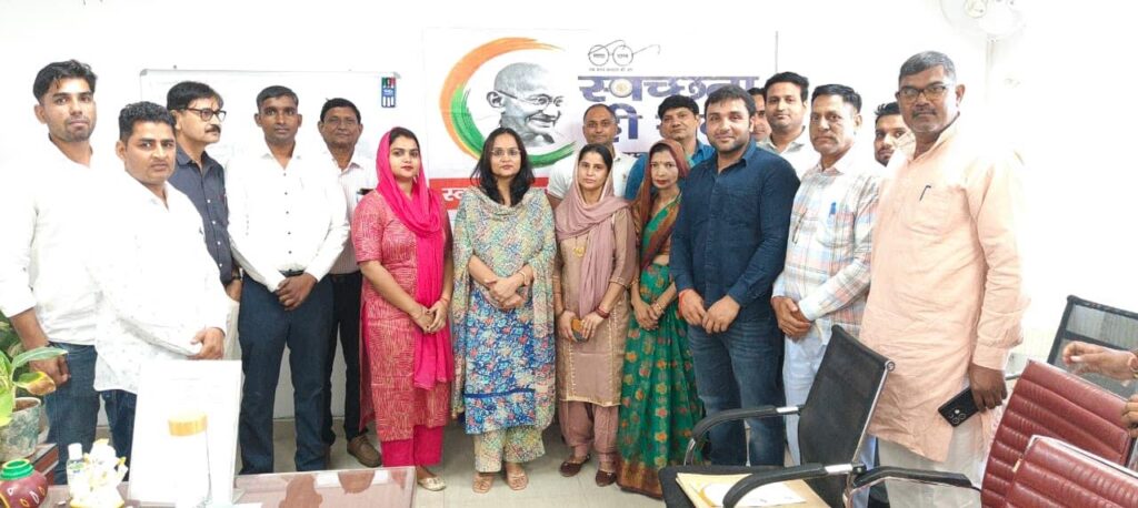 सीईओ जिला परिषद ने सरपंचों से निरंतर स्वच्छता और सक्रिय भागीदारी की अपील CEO Zila Parishad appeals to Sarpanches for continuous cleanliness and active participation