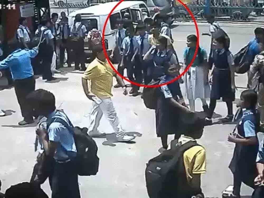 अहमदाबाद के स्कूल में स्टूडेंट के मर्डर का CCTV फुटेज CCTV footage of murder of student in Ahmedabad school