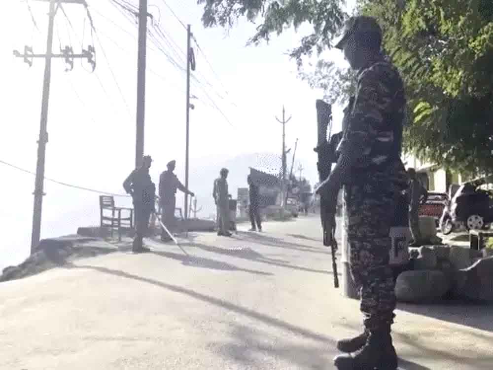 जम्मू-कश्मीर- कुपवाड़ा में सेना ने दो आतंकी ढेर किए:घुसैपठ की कोशिश कर रहे थे Jammu and Kashmir: Army kills two terrorists in Kupwara; they were trying to infiltrate.