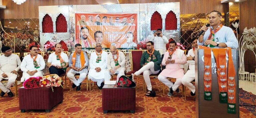 ‘सेवा पखवाड़ा’ कार्यक्रमों को सफल बनाने में जी जान से जुट जाएं भाजपा कार्यकर्ता : सोहन पाल सिंह BJP workers should put in their best efforts to make 'Seva Pakhwada' programmes a success: Sohan Pal Singh
