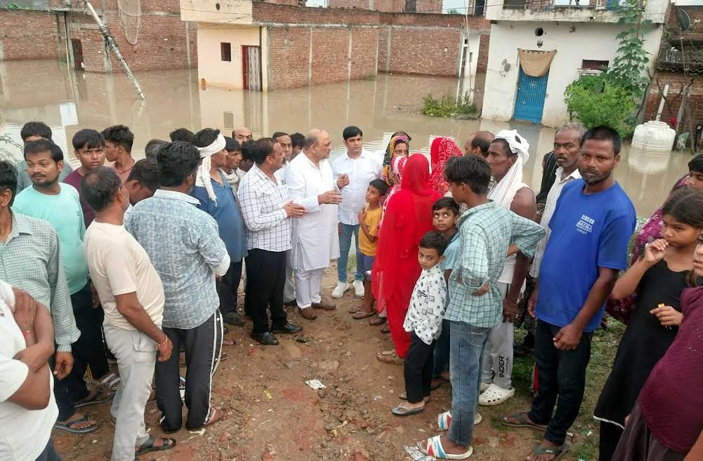 बाढग़्रस्त लोगों की मदद करने में भाजपा सरकार पूरी तरह से फेल साबित : बलजीत कौशिक BJP government has completely failed in helping the flood affected people: Baljeet Kaushik