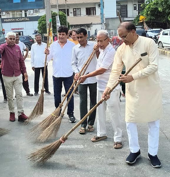 स्वच्छता अभियान की सफलता के लिए जनभागीदारी है जरुरी : मुकेश अग्रवाल Public participation is necessary for the success of cleanliness campaign: Mukesh Agarwal