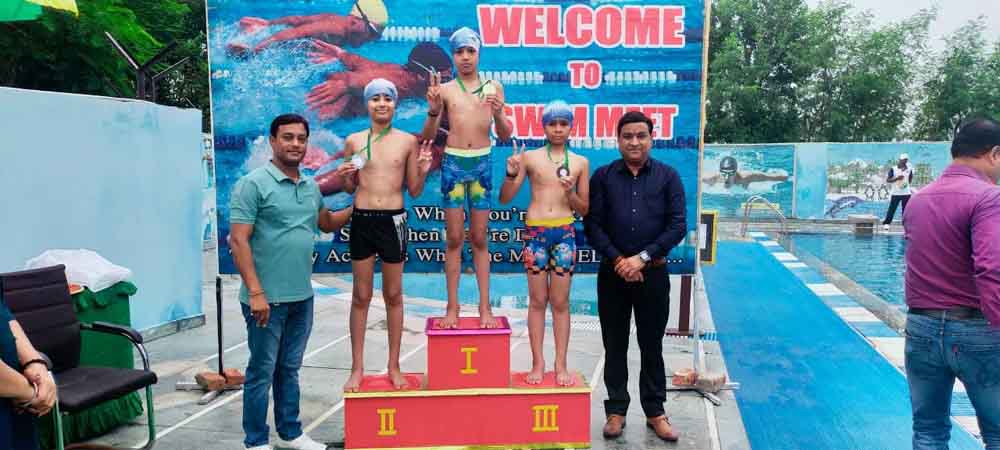 के.सी.एम.वर्ल्ड स्कूल में तैराकी प्रतियोगिता का भव्य आयोजन Grand swimming competition organised at KCM World School