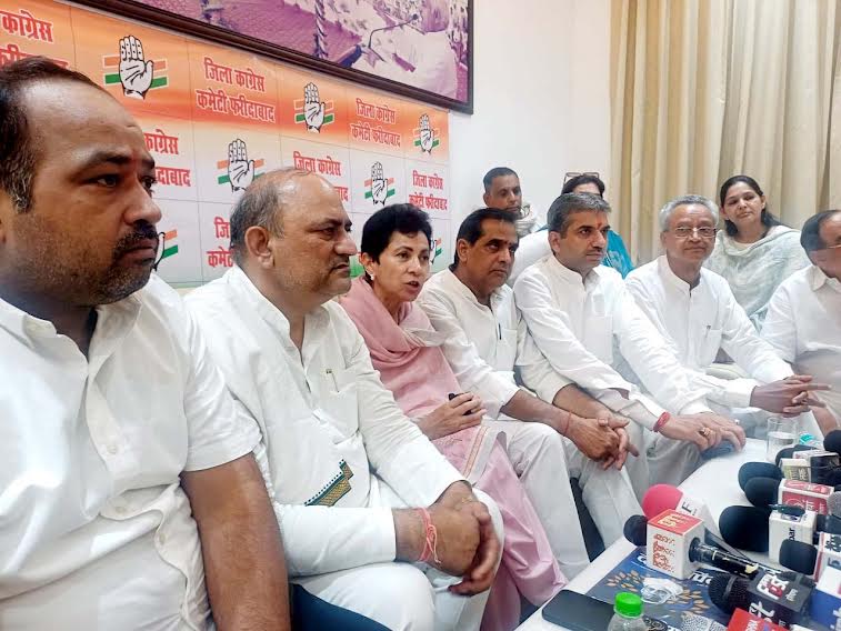 कांग्रेस कार्यकर्ता एकजुट होकर भाजपा सरकार की जनविरोधी नीतियों का मुंहतोड़ दे जवाब : कुमारी सैलजा Congress workers should unite and give a befitting reply to the anti-people policies of the BJP government: Kumari Selja