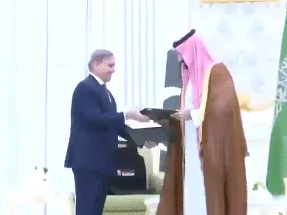 सऊदी-PAK के बीच रक्षा समझौता, मिलकर हमले का जवाब देंगे Saudi Arabia and Pakistan sign a defence pact to jointly respond to attacks