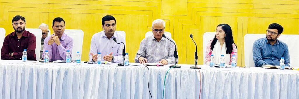 टीम भावना से कार्य करें अधिकारी, प्रतिभागियों को नहीं होनी चाहिए कोई असुविधा : संजय जून Officers should work with team spirit, participants should not face any inconvenience: Sanjay June