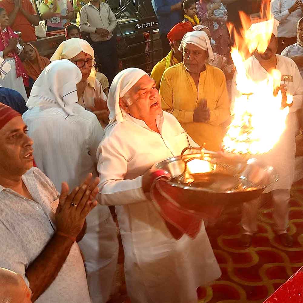 श्री महारानी वैष्णो देवी मंदिर में लगातार दूसरे दिन हुई मां चंद्रघंटा की पूजा Mother Chandraghanta was worshipped for the second consecutive day at the Shri Maharani Vaishno Devi Temple