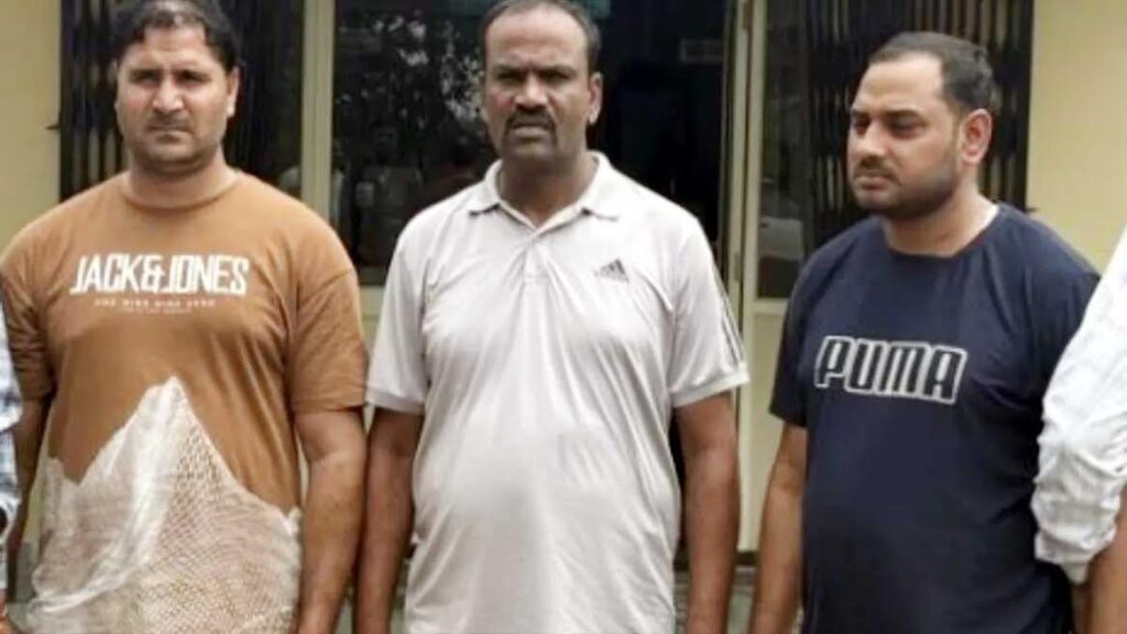 फरीदाबाद में एंटी करप्शन ब्यूरो ने रिश्वत लेते तीन पुलिसकर्मी पकड़े Anti Corruption Bureau caught three policemen taking bribe in Faridabad