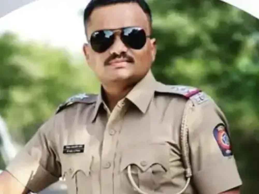 महाराष्ट्र डॉक्टर आत्महत्या केस- फरार सब-इंस्पेक्टर ने सरेंडर किया Maharashtra doctor suicide case: absconding sub-inspector surrenders