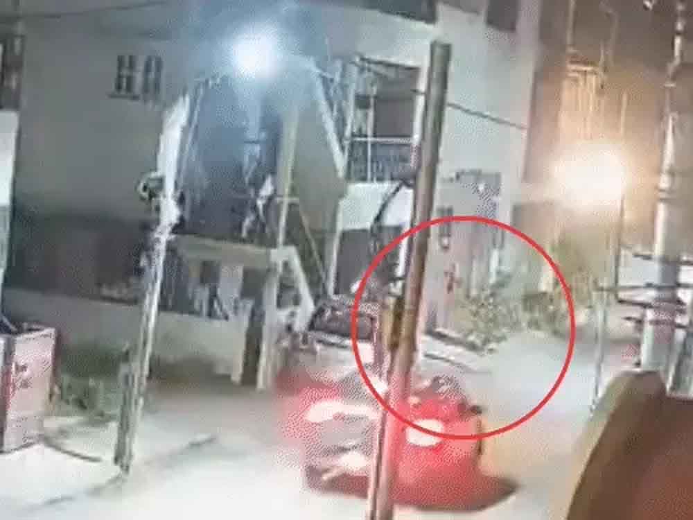 बेंगलुरु- कपल ने कार से फूड डिलीवरी एजेंट को कुचला,मौत Bengaluru: Couple crushes food delivery agent with car, resulting in his death.