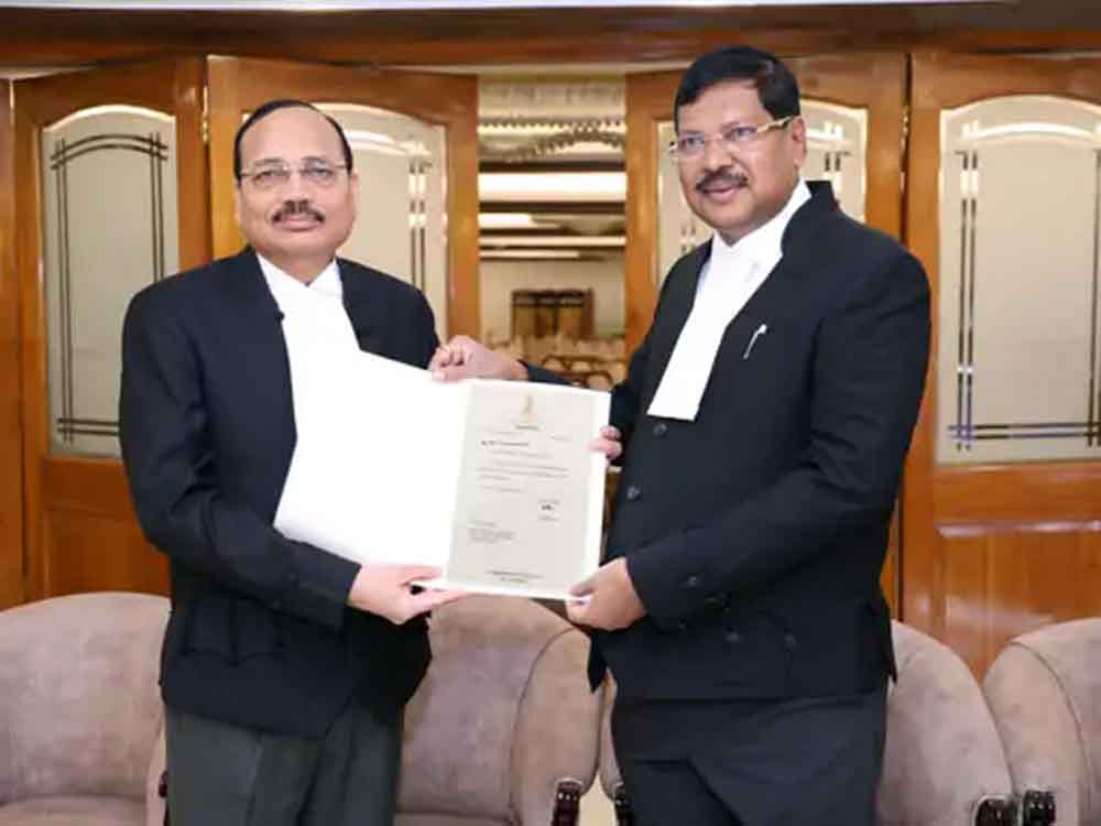 देश के 53वें चीफ जस्टिस बनेंगे जस्टिस सूर्यकांत:CJI बीआर गवई ने नाम की सिफारिश की Justice Surya Kant will become the 53rd Chief Justice of India: CJI BR Gavai recommended the name.