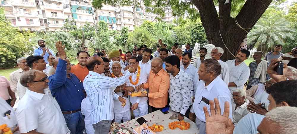 मार्केट कमेटी अध्यक्ष बने राजेश सोलंकी समर्थकों ने मंत्री राजेश नागर का जताया धन्यवाद Rajesh Solanki became the Market Committee Chairman, supporters expressed their gratitude to Minister Rajesh Nagar.