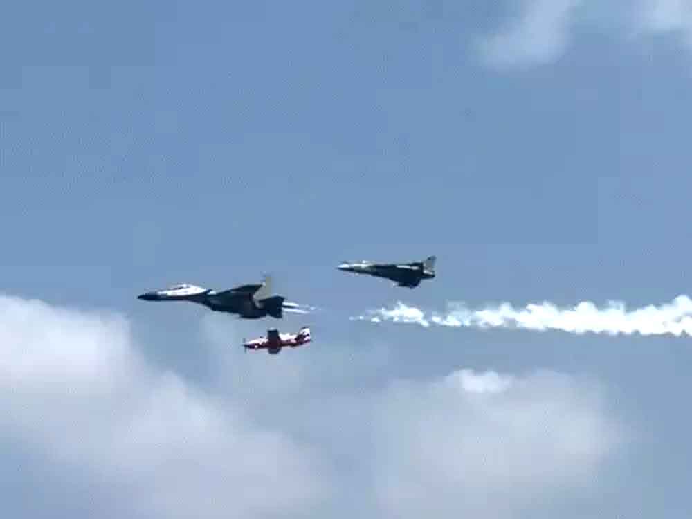 स्वदेशी तेजस ने भरी पहली उड़ान:रक्षामंत्री राजनाथ ने प्रॉडक्शन यूनिट का उद्घाटन किया Indigenous Tejas takes its first flight: Defence Minister Rajnath Singh inaugurates production unit