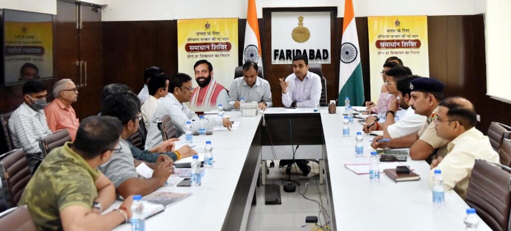 एक्सप्रेस-वे और सर्विस लेन पर वाहनों की अनधिकृत पार्किंग पर लगेगा अंकुश : विक्रम सिंह Unauthorized parking of vehicles on expressways and service lanes will be curbed: Vikram Singh