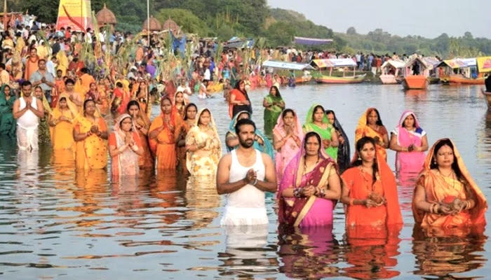 सूर्य उपासना और आत्म-शुद्धि का पर्व: आस्था और एकता का प्रतीक छठ पूजा A festival of sun worship and self-purification: Chhath Puja, a symbol of faith and unity
