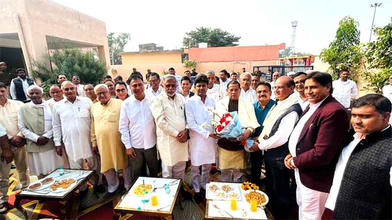 तिगांव अनाज मंडी के नवनियुक्त पदाधिकारियों को मंत्री राजेश नागर ने दिलाई शपथ Minister Rajesh Nagar administered oath to the newly appointed officials of Tigaon Grain Market.