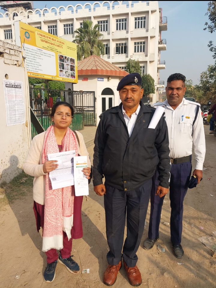 एएसआई कन्हैया लाल ने दिखाई मिसाल, रोहतक की युवती का आधार कार्ड तुरंत निकलवाकर पहुंचाया, कमल बुक डिपो, अंबेडकर चौक से कराया प्रिंट ASI Kanhaiya Lal set an example by immediately obtaining and delivering the Aadhaar card of a young woman from Rohtak, having it printed from Kamal Book Depot, Ambedkar Chowk.