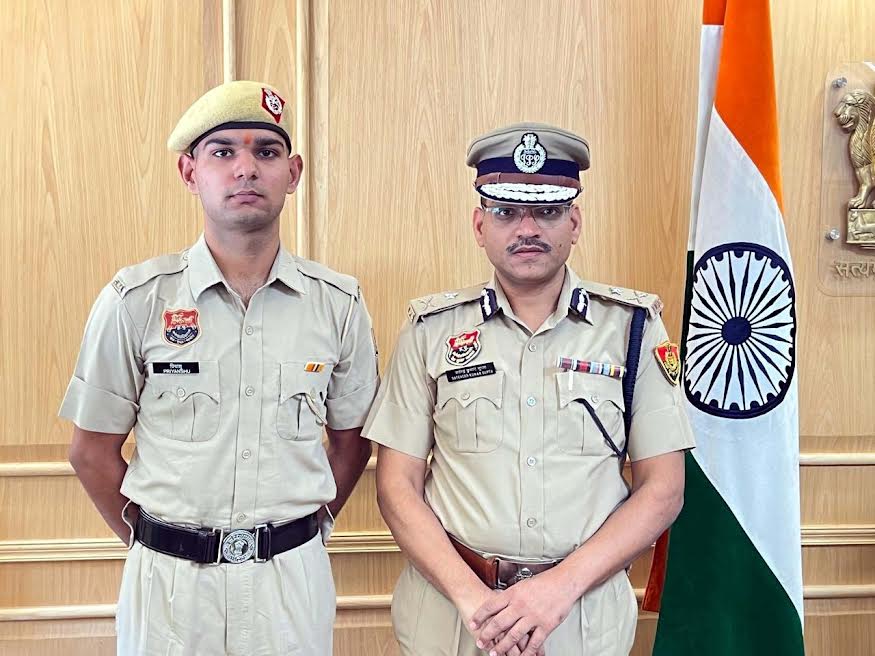 पुलिस का सिपाही बना भारतीय सेना में लेफ्टिनेंट, पुलिस आयुक्त ने दी बधाई Police constable becomes lieutenant in Indian Army, Police Commissioner congratulates him