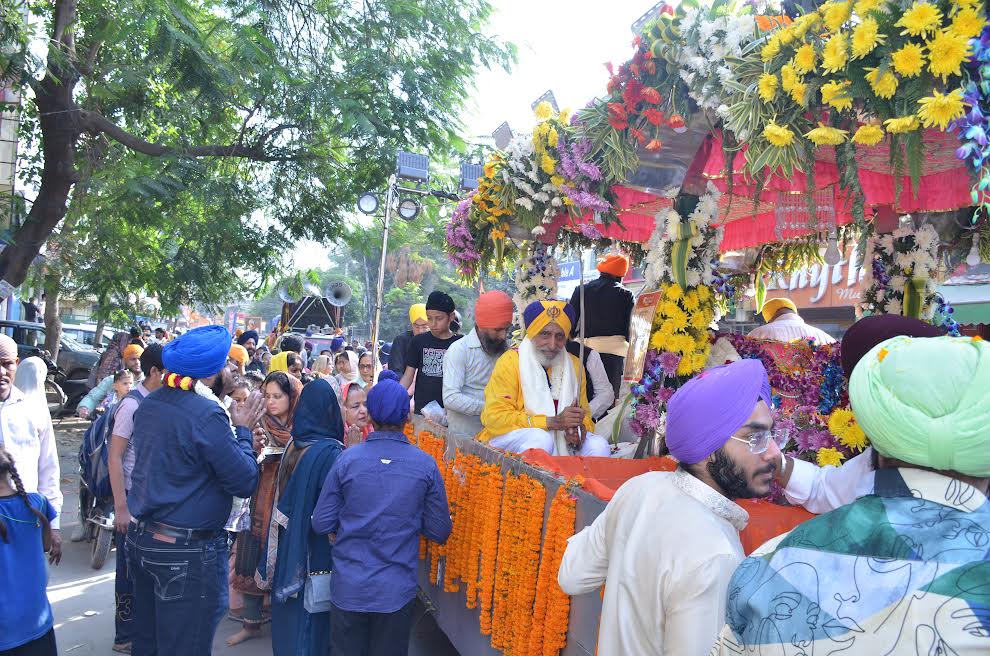 ‘जो बोले सो निहाल, सत श्री अकाल’ गुरु नानक देव के प्रकाश पर्व पर भक्ति और सेवा में रंगा फरीदाबाद 'Jo Bole So Nihal, Sat Sri Akal' Faridabad immersed in devotion and service on the occasion of Guru Nanak Dev's Prakash Parv