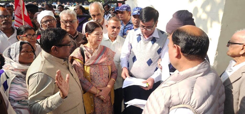 Central trade unions and the United Kisan Morcha submitted a 15-point memorandum of demands to the Prime Minister.