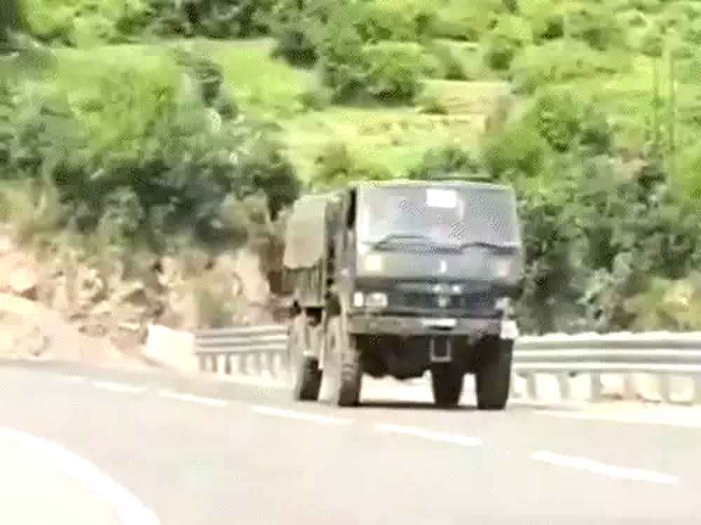 जम्मू-कश्मीर के किश्तवाड़ में मुठभेड़, एक जवान घायल Encounter breaks out in Jammu and Kashmir's Kishtwar; one soldier injured