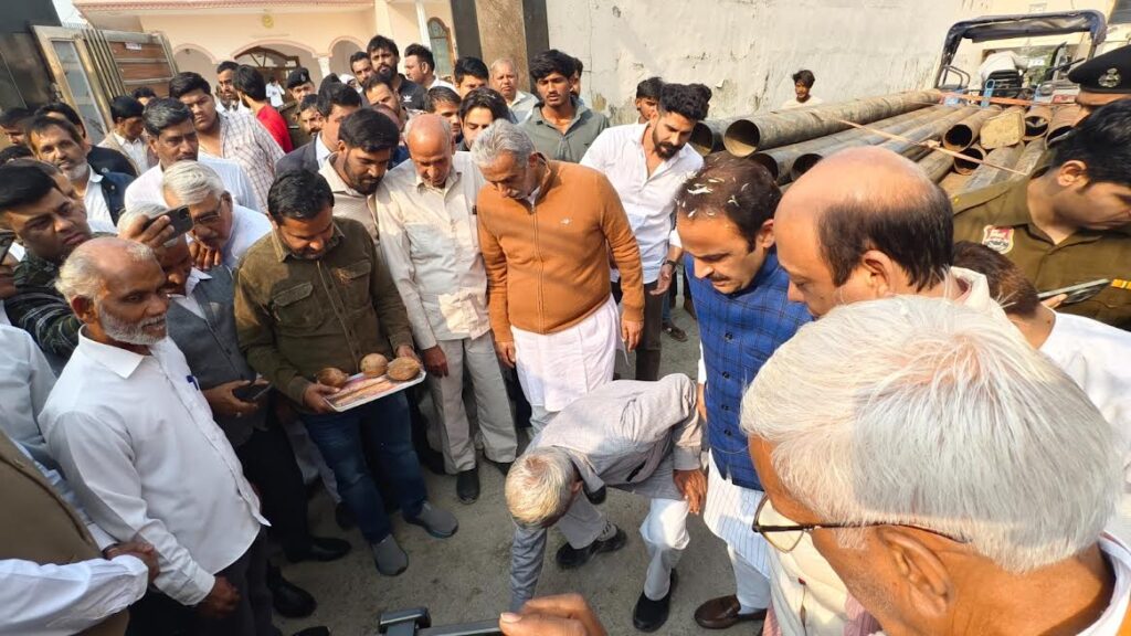 Union Minister of State Gurjar inaugurated tubewell related work in Anangpur-Bhakri village.
